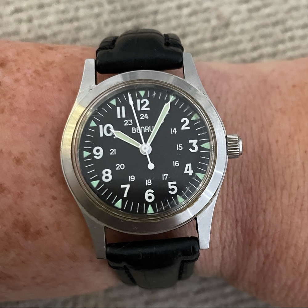 BENRUS Collectible Vintage Stainless Mid Size Watch.